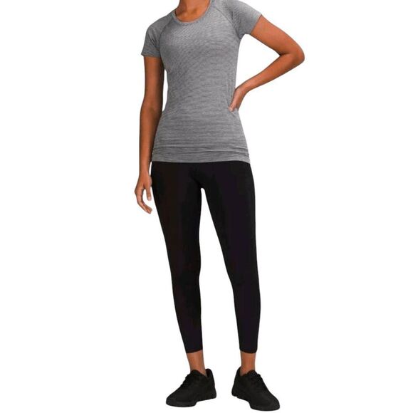 LULULEMON ATHLETICA Swiftly Tech Short Sleeve 2.0 Size 6 - Picture 2 of 4